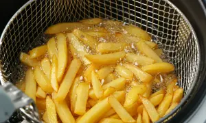 Na czym smażyć frytki? Odkryj najlepsze oleje do frytowania