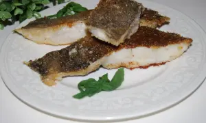 Chrupiący halibut ze skórą, idealny do podania. Oto jak smażyć halibuta ze skórą, by był pyszny.
