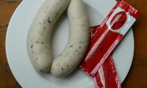 Jakie przyprawy do kiełbas? Odkryj sekrety idealnego smaku