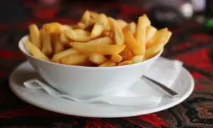 Jak smażyć frytki we frytkownicy beztłuszczowej, aby były chrupiące?