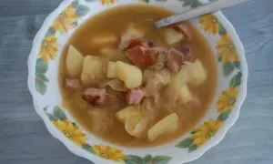 Jakie przyprawy do kapuśniaku z kiszonej kapusty, aby zupa była wyjątkowa?