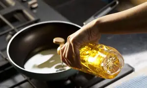 Ile stopni ma olej na patelni? Poznaj idealną temperaturę do smażenia