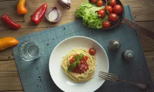 Jakie przyprawy do sosu pomidorowego, aby uzyskać wyjątkowy smak?