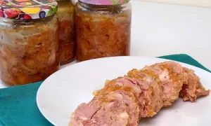 Jak przygotować wieprzowinę w sosie własnym w słoiku, aby była pyszna?