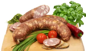 Jakie przyprawy do kiełbasy swojskiej, aby uzyskać idealny smak?
