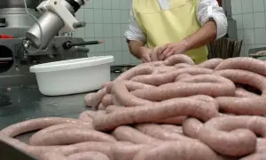 Ceny kiełbasy zwyczajnej w Polsce – porównanie i najlepsze oferty