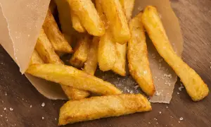 Jak smażyć frytki we frytkownicy, aby były idealnie chrupiące?