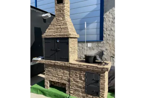 Grill betonowy z wędzarnią – trwałe rozwiązanie dla miłośników grillowania