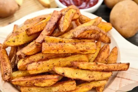 Frytki z termoobiegiem czy bez: która metoda zapewnia lepszy smak?