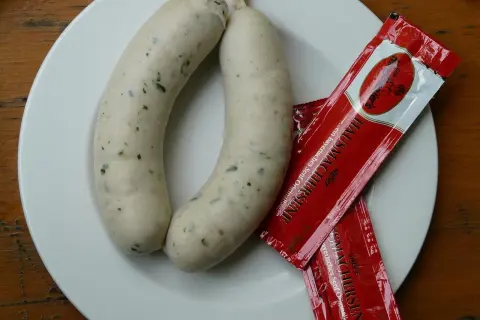 Jakie przyprawy do kiełbas? Odkryj sekrety idealnego smaku