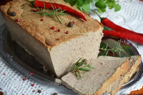 Pasztet drobiowy w puszce - najlepsze marki, skład i porady na co dzień