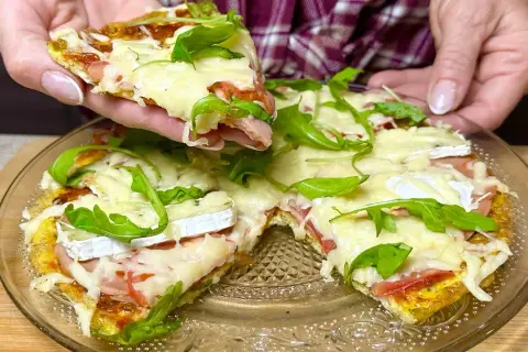 Szybka pizza na patelni - prosty przepis na pyszną kolację
