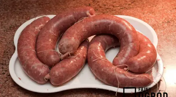 Jak zrobić kiełbasę krakowską domowym sposobem - prosty przepis krok po kroku