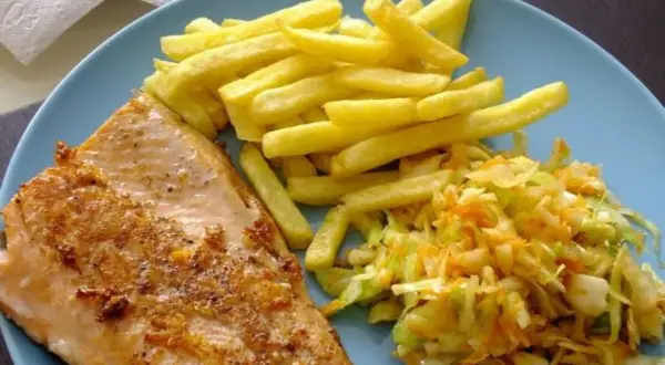 Ile smażyć pstrąga na patelni, aby uniknąć suchego mięsa?