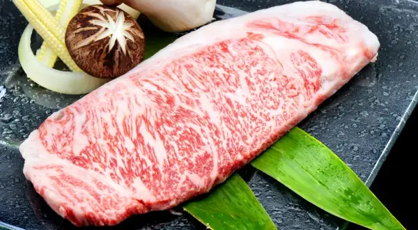 Wołowina Kobe cena – dlaczego tak drogo i gdzie kupić autentyczną?