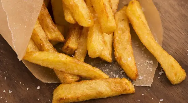 Jak smażyć frytki we frytkownicy, aby były idealnie chrupiące?