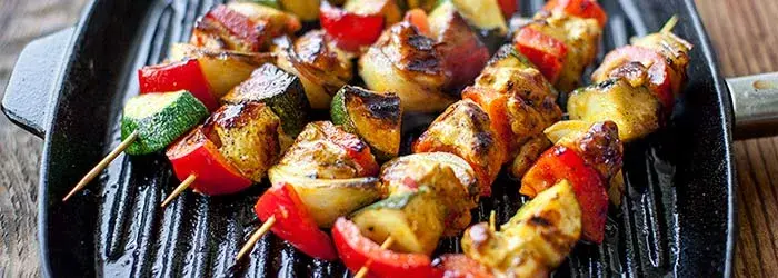 Jak pokroić cukinię na szaszłyki, aby uniknąć problemów z grillowaniem