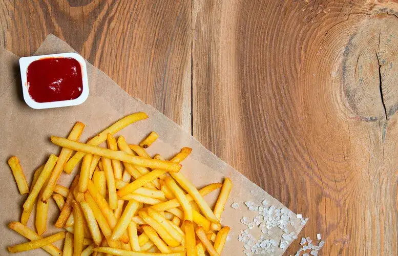Zdjęcie Na czym smażyć frytki? Odkryj najlepsze oleje do frytowania