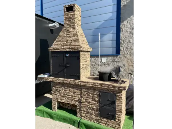 Grill betonowy z wędzarnią – trwałe rozwiązanie dla miłośników grillowania