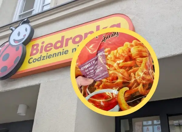 Opakowanie zakręconych frytek na tle logo Biedronki.
