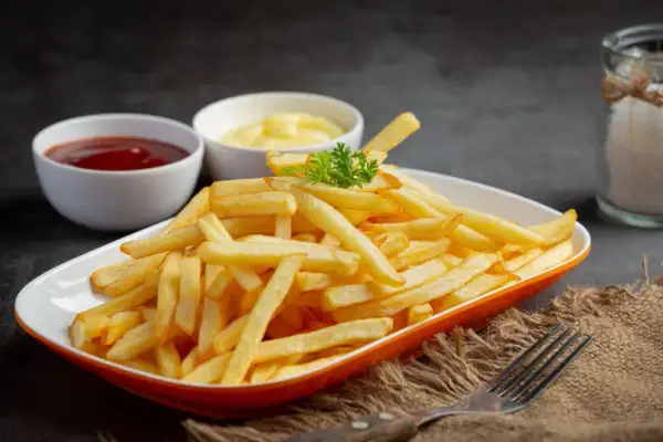 Jak odgrzać frytki w mikrofali i uniknąć ich miękkości