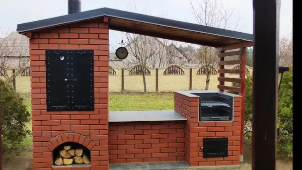 Jak zbudować grill z wędzarnią, aby cieszyć się smakiem wędzenia